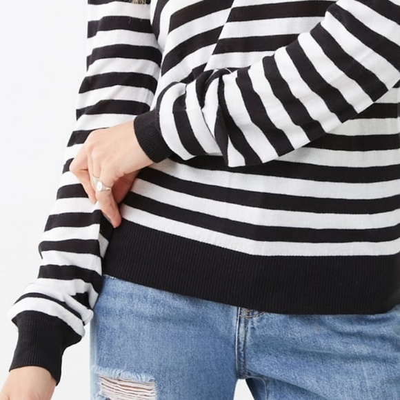 ✅3 for $25✅BLACK & WHITE STRIPED SWEATER NEW S & L - Picture 3 of 7